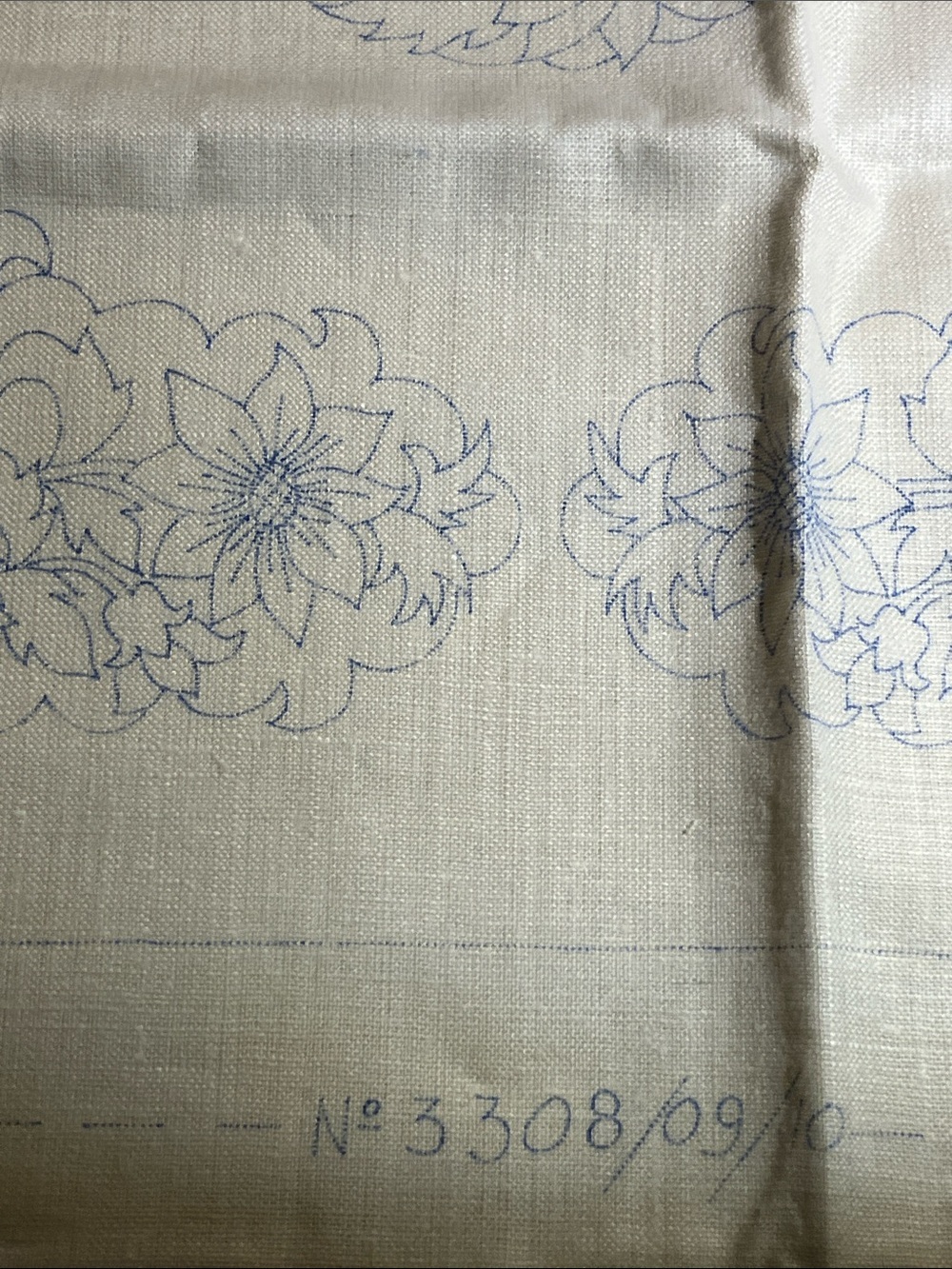 Bucilla 1976 Chantilly kit 3308 floral 16” pillow includes all supplies - Picture 2 of 9